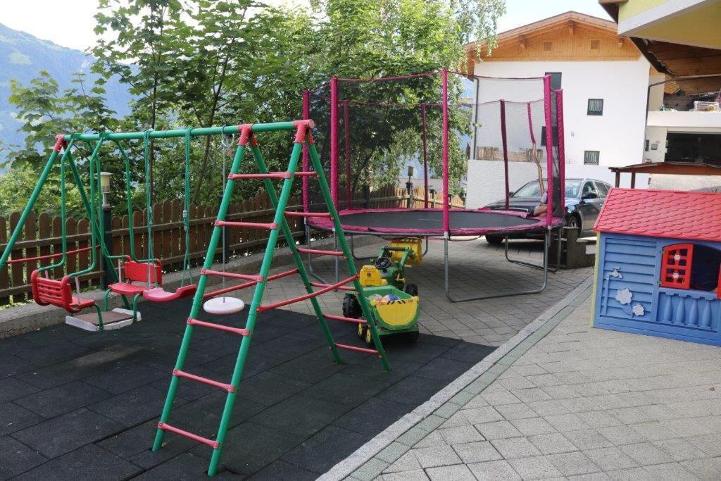 Landhaus Katharina Bis 12 Personen Mit Saunachalet Und Blick Auf Die Bergwelt Des Zillertals Hippach Eksteriør bilde