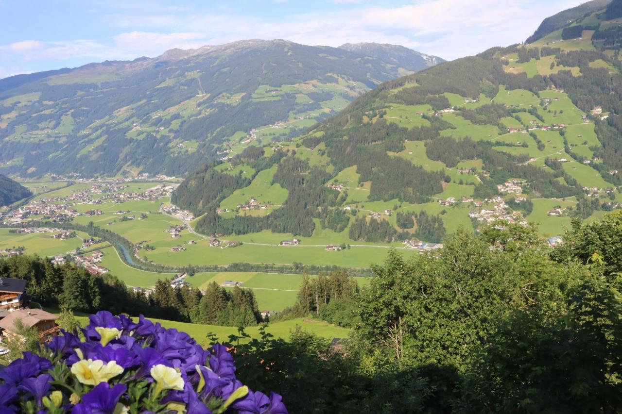 Landhaus Katharina Bis 12 Personen Mit Saunachalet Und Blick Auf Die Bergwelt Des Zillertals Hippach Eksteriør bilde