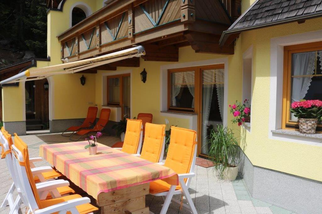 Landhaus Katharina Bis 12 Personen Mit Saunachalet Und Blick Auf Die Bergwelt Des Zillertals Hippach Eksteriør bilde