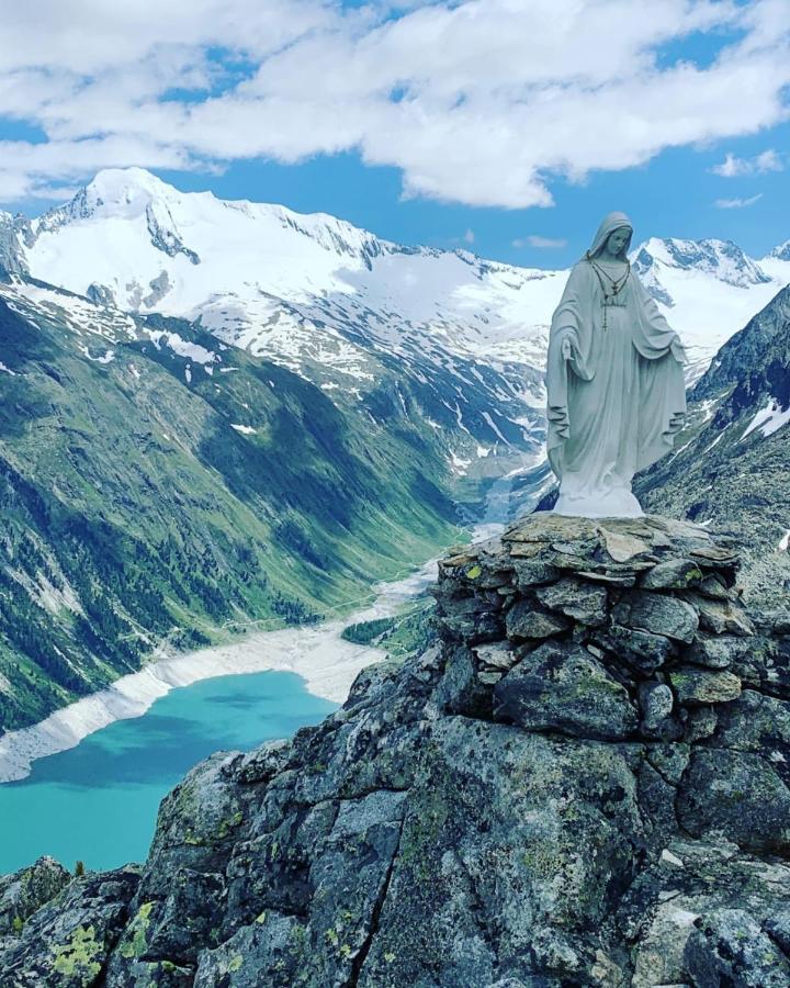 Landhaus Katharina Bis 12 Personen Mit Saunachalet Und Blick Auf Die Bergwelt Des Zillertals Hippach Eksteriør bilde