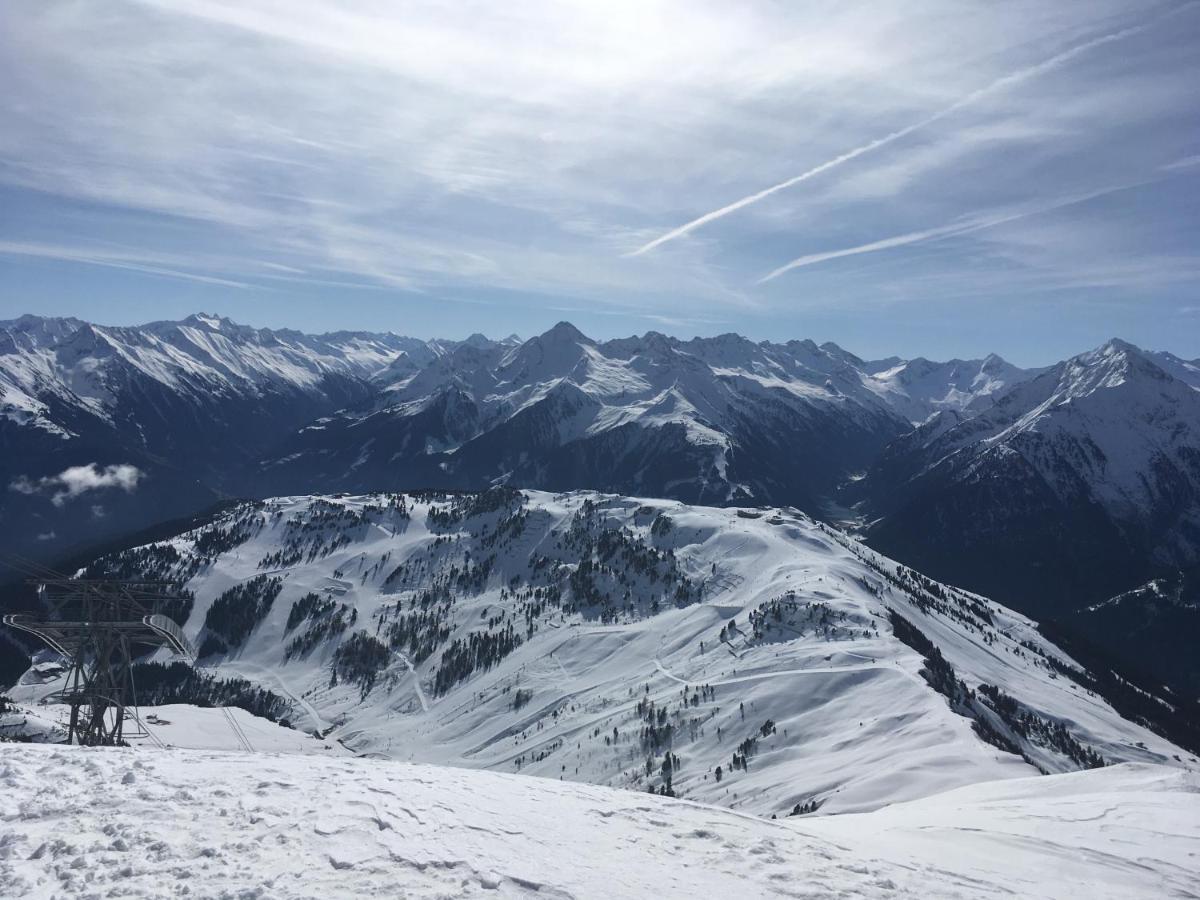Landhaus Katharina Bis 12 Personen Mit Saunachalet Und Blick Auf Die Bergwelt Des Zillertals Hippach Eksteriør bilde