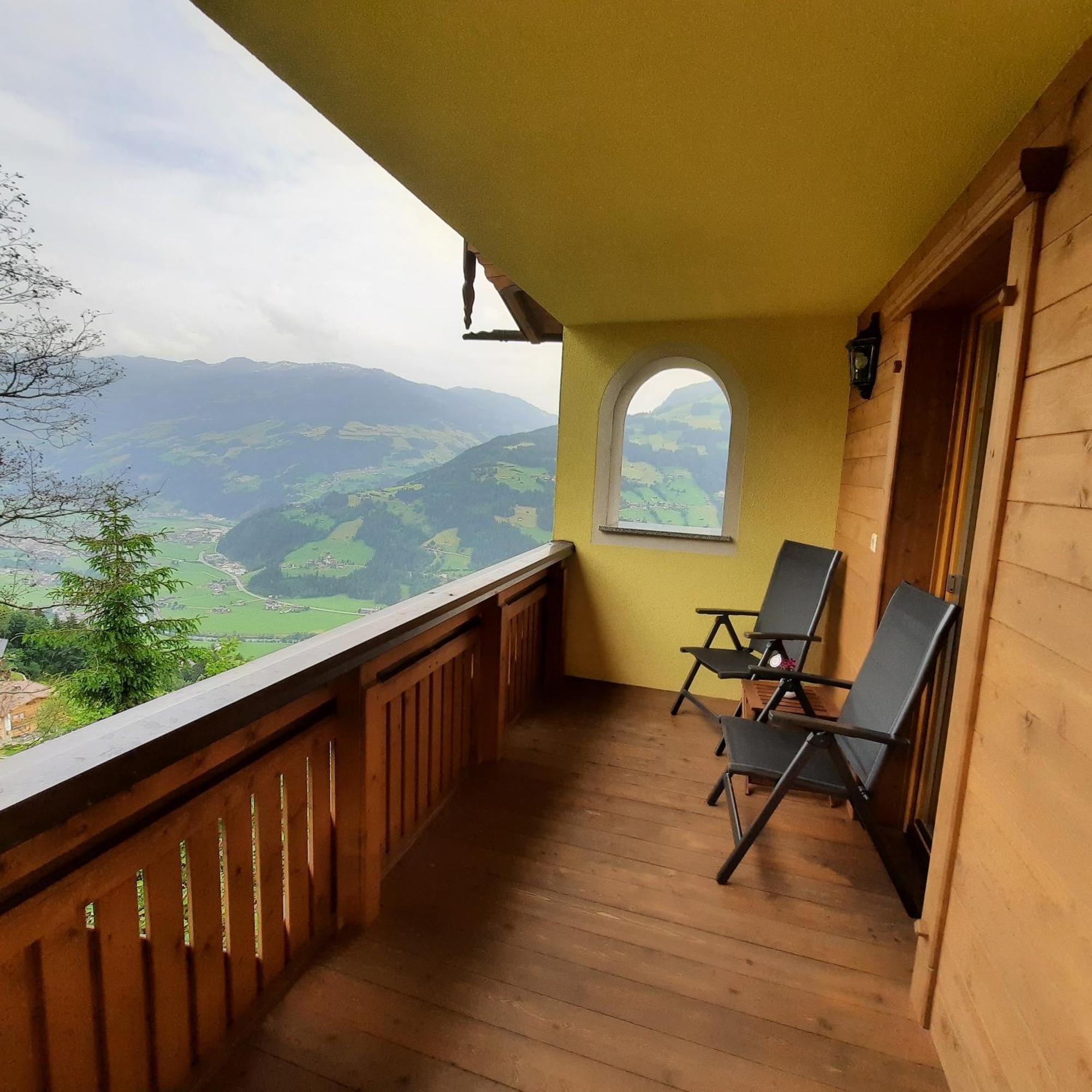 Landhaus Katharina Bis 12 Personen Mit Saunachalet Und Blick Auf Die Bergwelt Des Zillertals Hippach Eksteriør bilde